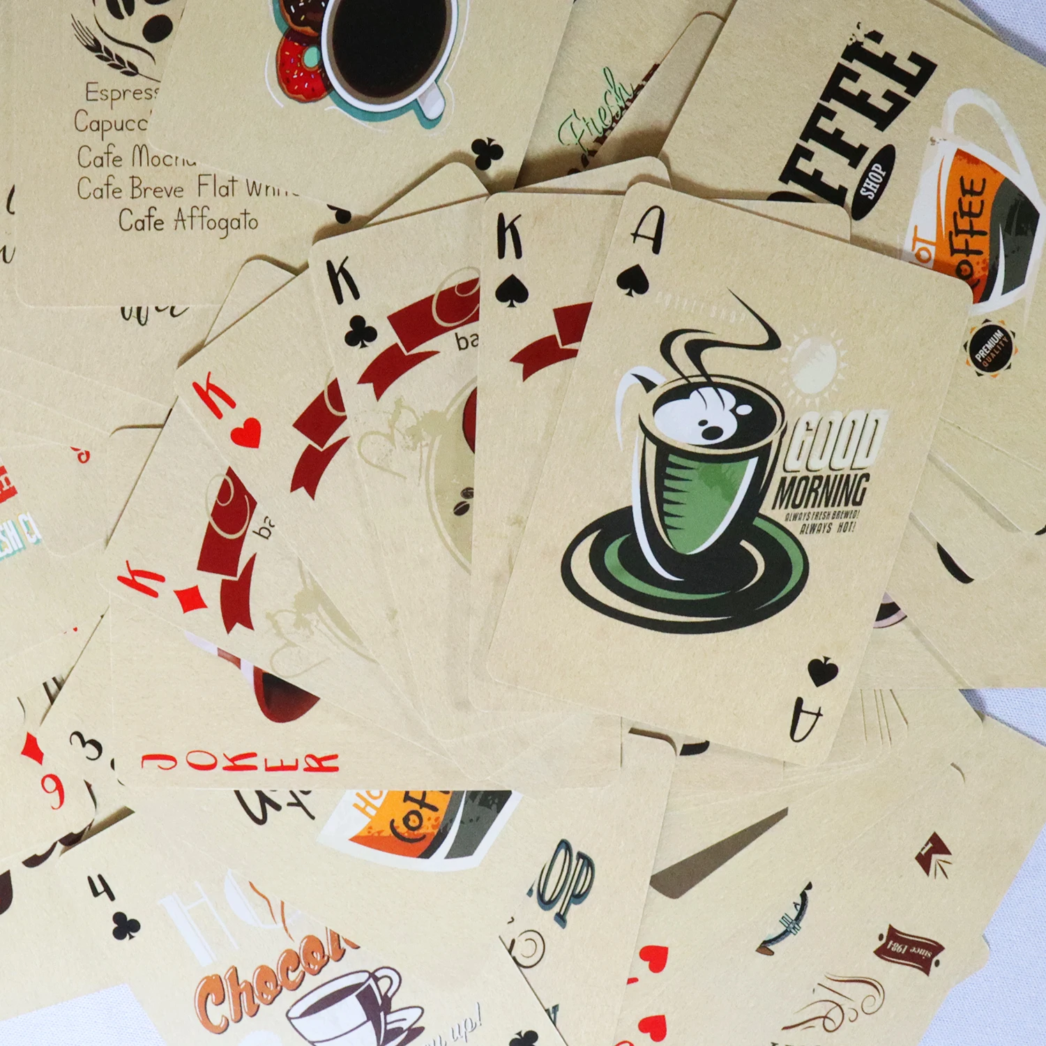 Carte da gioco in carta da caf - Board Game Yearbook recensione e prezzo